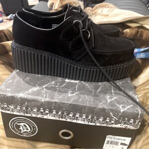 Haunt the Night CREEPER-101 Shoes [Black Suede] by Demonia Women’s Size 9